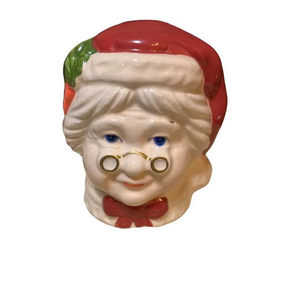 Papel Santa and Mrs Claus Salt and Pepper Shaker Set - Picture 3 of 12